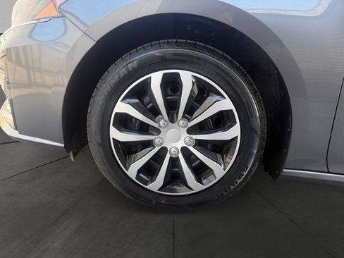 Used 2024 Nissan Altima 2.5 S FWD image 9