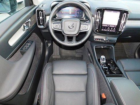 New 2026 Volvo XC40 B5 Ultra w/ Climate Package AWD/4WD image 5