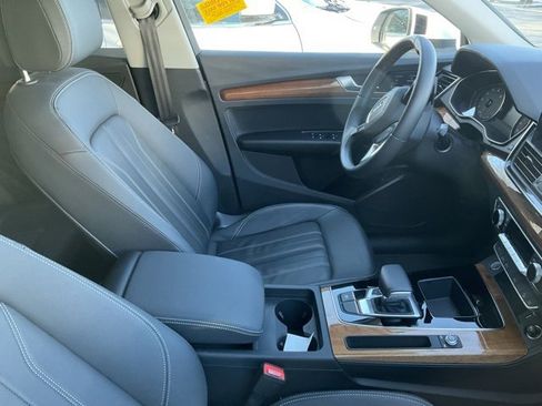 Used 2023 Audi Q5 2.0T Premium w/ Convenience Package image 5