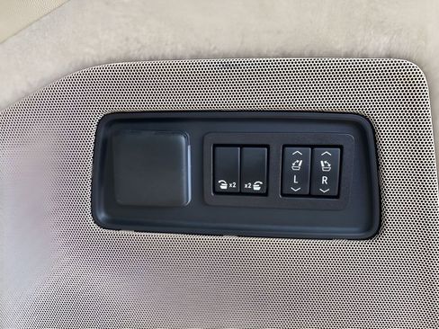 Certified 2023 Cadillac Escalade Premium Luxury image 14