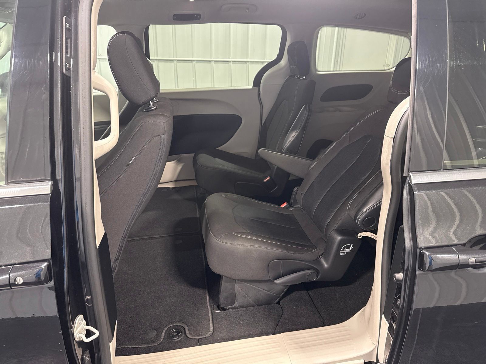Used 2023 Chrysler Voyager LX FWD image 19