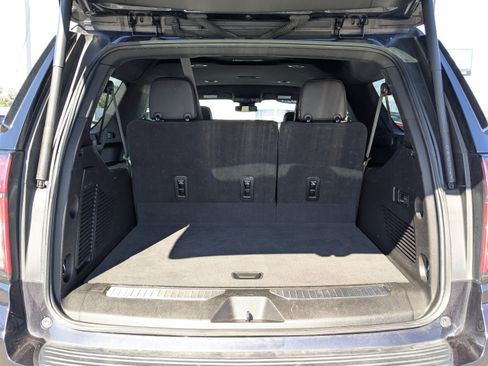 Used 2023 Chevrolet Suburban Premier image 12