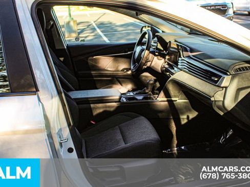 Used 2025 Toyota Camry LE image 21