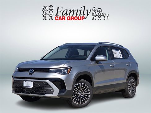 New 2025 Volkswagen Taos SE image 1