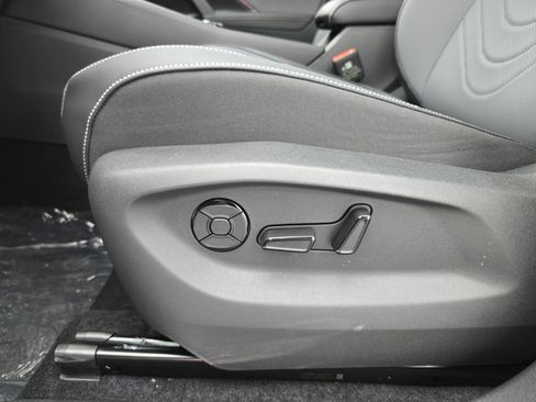 New 2026 Volkswagen Tiguan SE image 29