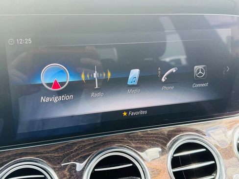 Used 2018 Mercedes-Benz E 300 4MATIC w/ Premium 3 Package image 30