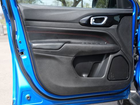 Used 2025 Jeep Compass Trailhawk image 19