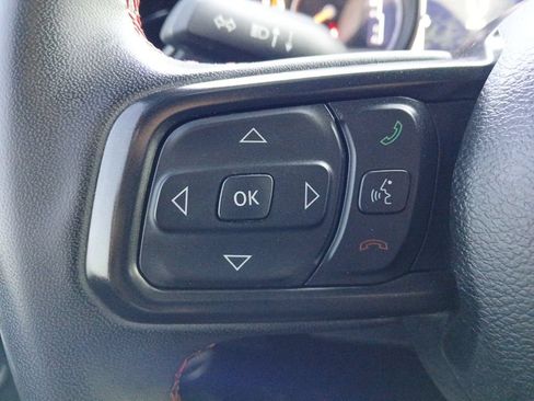 Used 2024 Jeep Gladiator Rubicon w/ Convenience Group AWD/4WD image 11