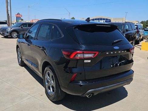 Used 2023 Ford Escape ST-Line w/ Tech Pack #1 FWD image 9