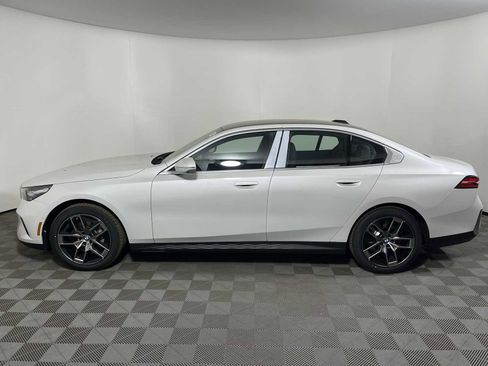 New 2026 BMW 530i xDrive w/ Premium Package image 4