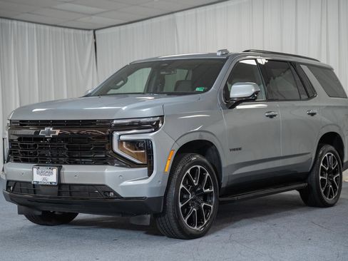 Used 2026 Chevrolet Tahoe RST AWD/4WD image 3
