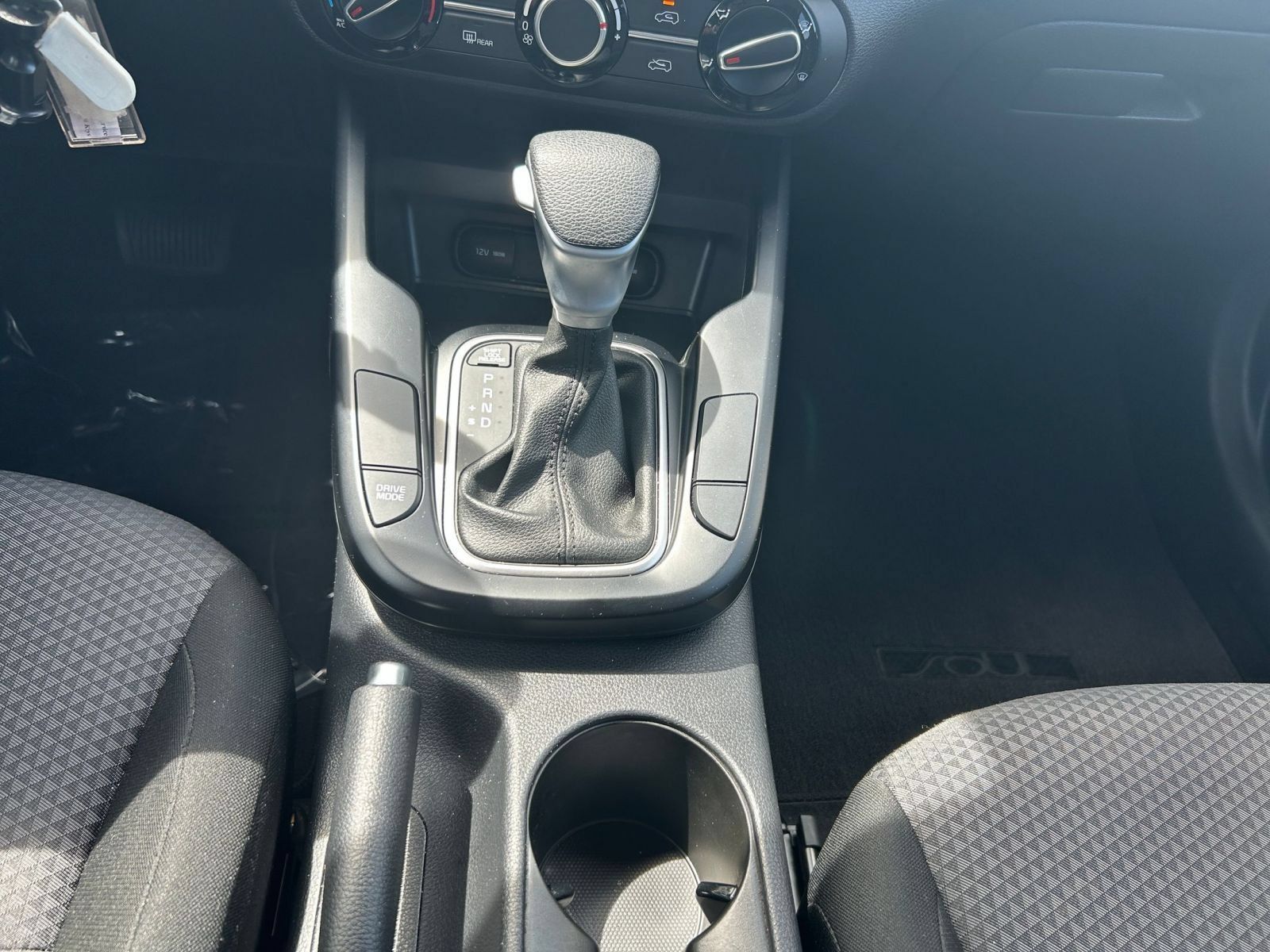 Used 2025 Kia Soul LX w/ LX Technology Package FWD image 35