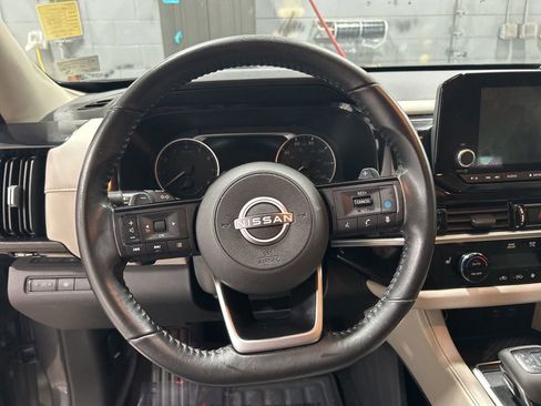 Used 2022 Nissan Pathfinder SV image 11