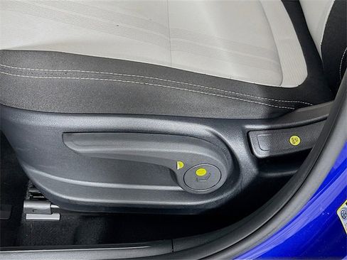 Used 2024 Hyundai Venue SEL image 11