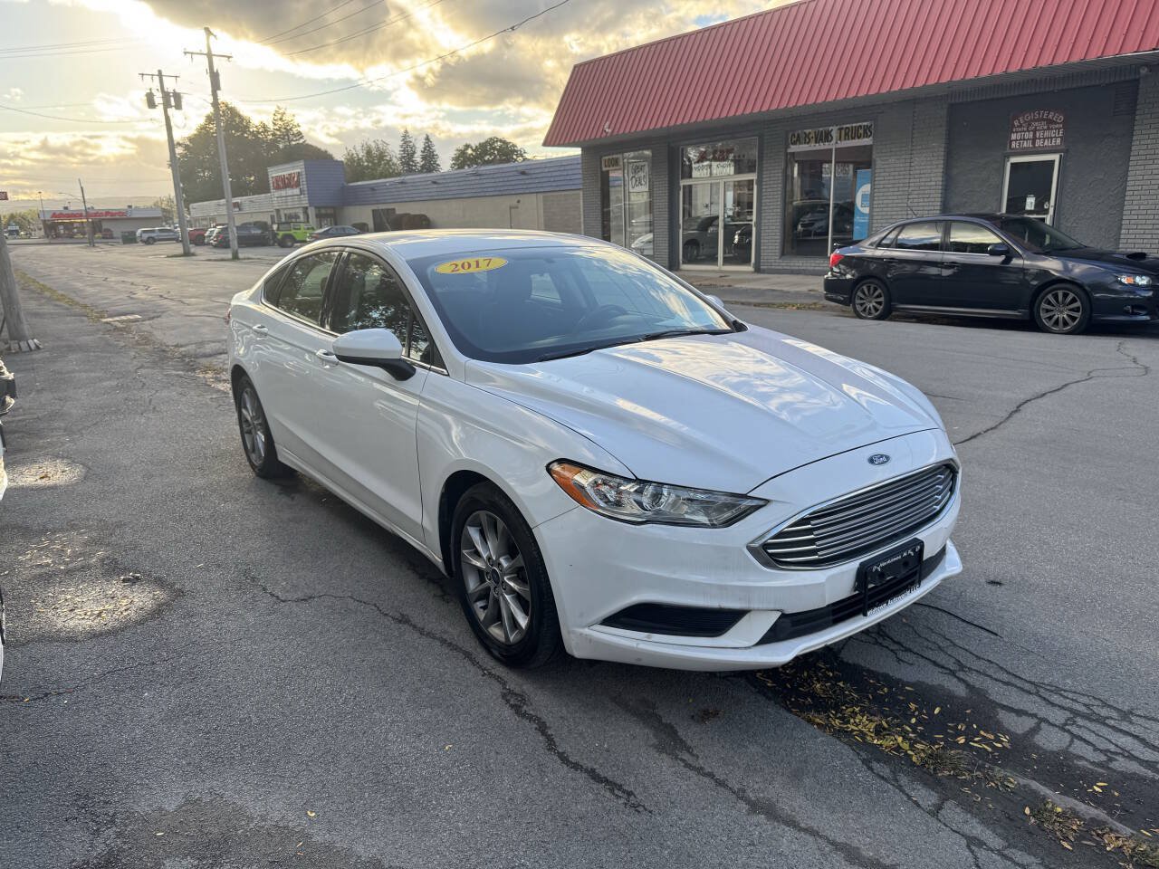 Used 2017 Ford Fusion SE FWD image 3