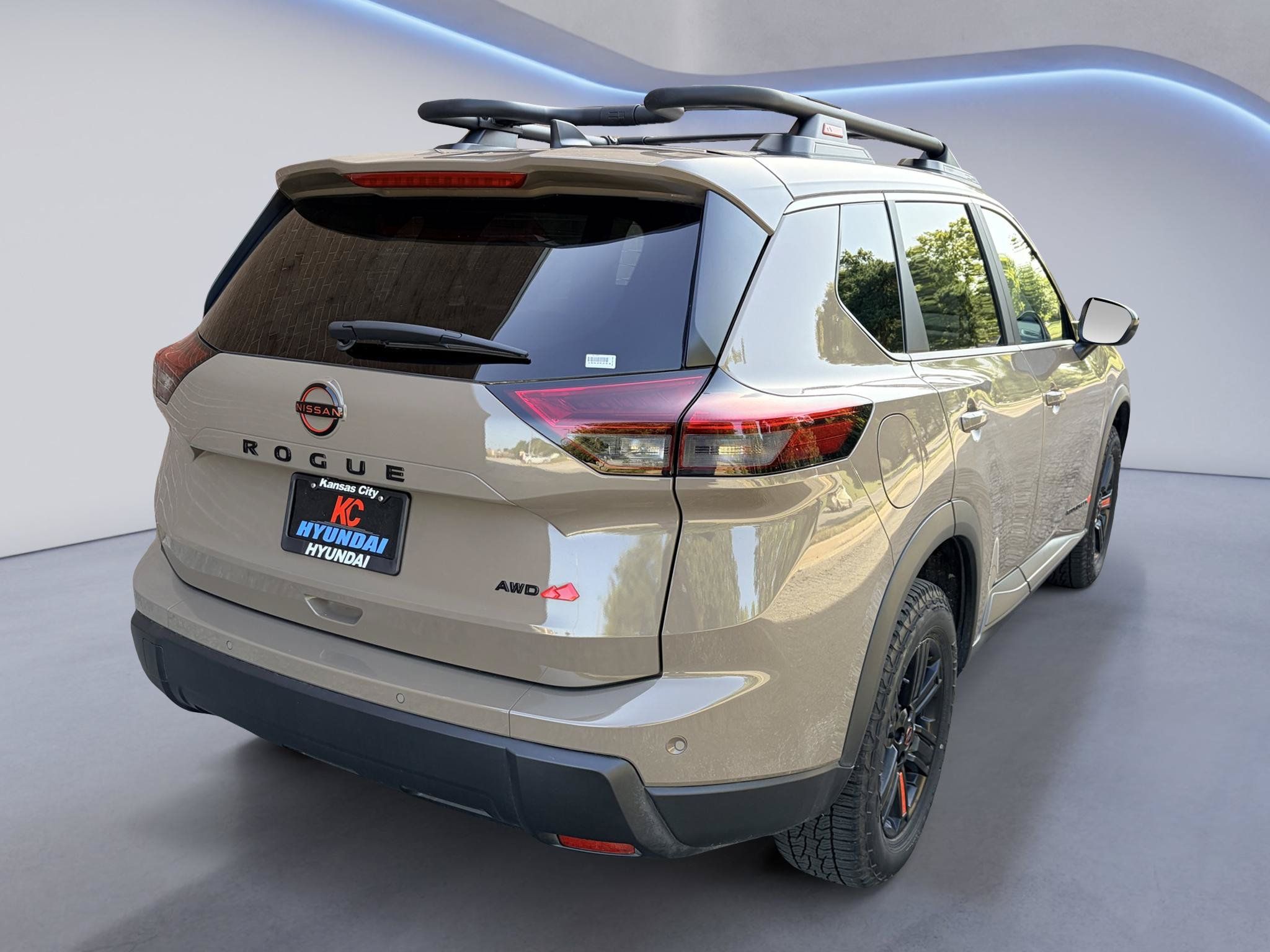 Used 2026 Nissan Rogue SV AWD/4WD image 5