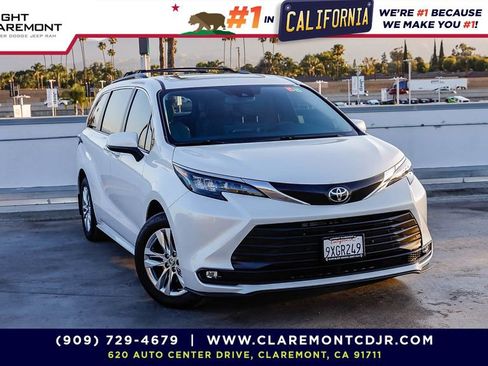 Used 2026 Toyota Sienna XLE FWD image 1