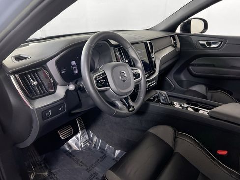Used 2022 Volvo XC60 B5 R-Design w/ Advanced Package image 9