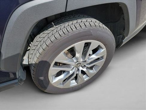 Used 2022 Toyota RAV4 XLE Premium FWD image 9