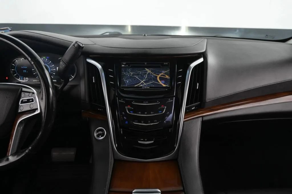 Used 2019 Cadillac Escalade Premium Luxury w/ LPO, Radiant Package AWD/4WD image 28
