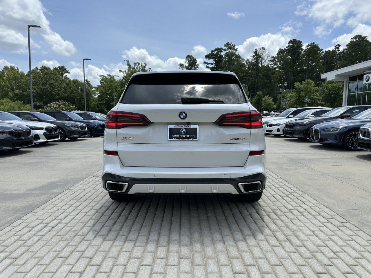Used 2023 BMW X5 xDrive40i w/ M Sport Package AWD/4WD image 18