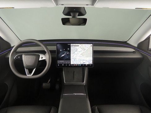 Used 2026 Tesla Model Y Long Range RWD image 3
