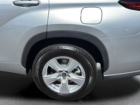 Used 2023 Toyota Highlander LE FWD image 36