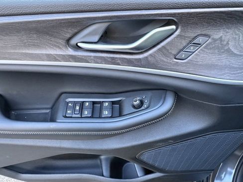 New 2025 Jeep Grand Cherokee Limited image 9