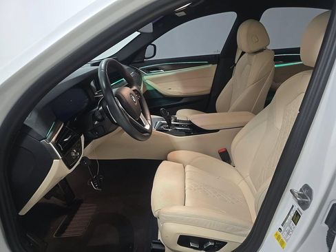 Used 2023 BMW 530i w/ Premium Package RWD image 4