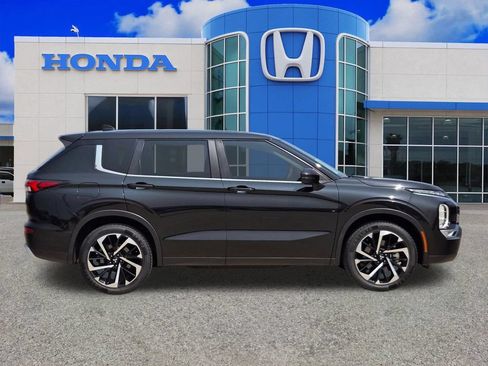 Used 2023 Mitsubishi Outlander SE FWD image 2