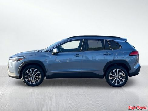 Certified 2023 Toyota Corolla Cross XLE w/ Convenience Package FWD image 4