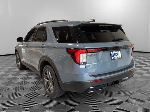 Used 2025 Ford Explorer ST-Line w/ ST-Line Street Pack AWD/4WD image 3