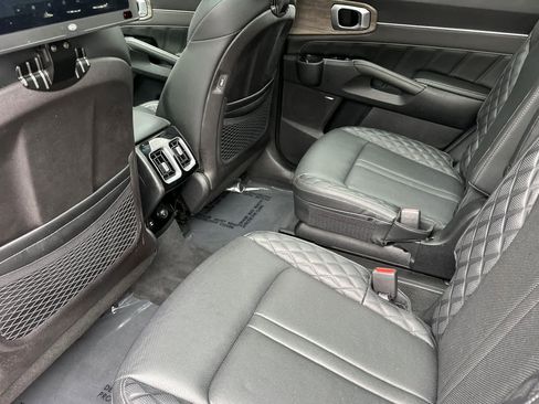 Used 2022 Kia Sorento SX Prestige image 4