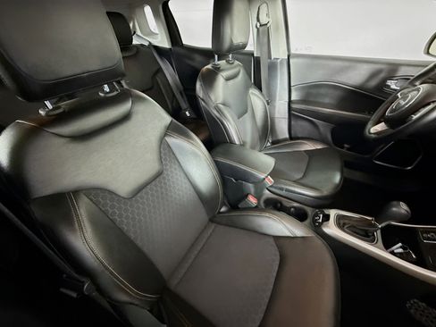 Used 2018 Jeep Compass Latitude w/ Popular Equipment Group image 34