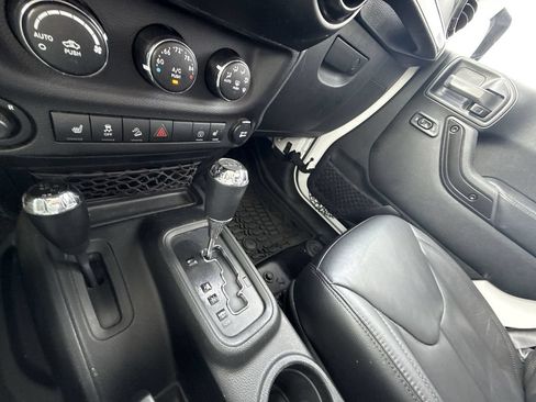 Used 2017 Jeep Wrangler Unlimited Sahara AWD/4WD image 22