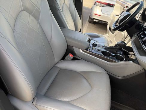 Used 2022 Toyota Highlander Platinum AWD/4WD image 27