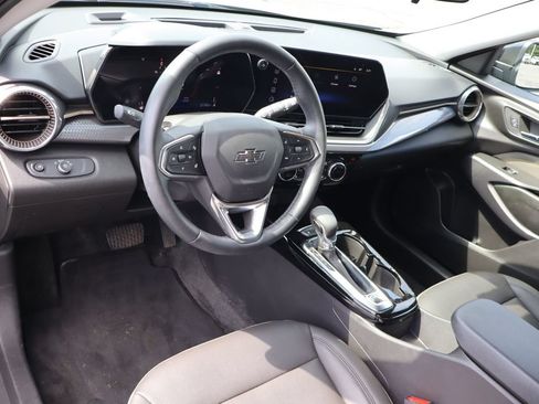 Used 2024 Chevrolet Trax ACTIV w/ Driver Confidence Package FWD image 5