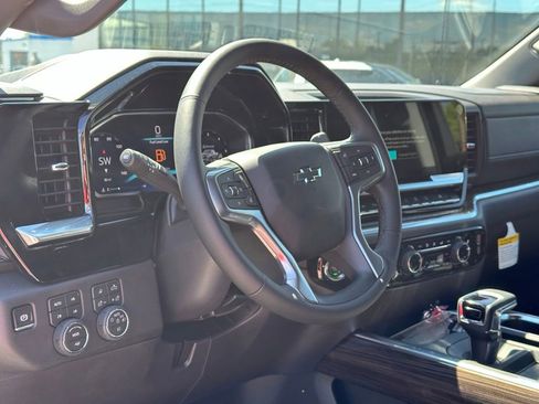 Certified 2026 Chevrolet Silverado 1500 Custom Trail Boss w/ LPO, Dark Essentials Package AWD/4WD image 17