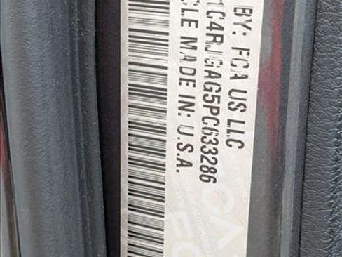 Used 2023 Jeep Grand Cherokee Laredo RWD image 14