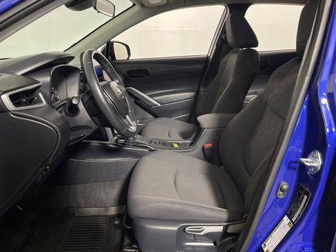 Used 2025 Toyota Corolla Cross LE image 12