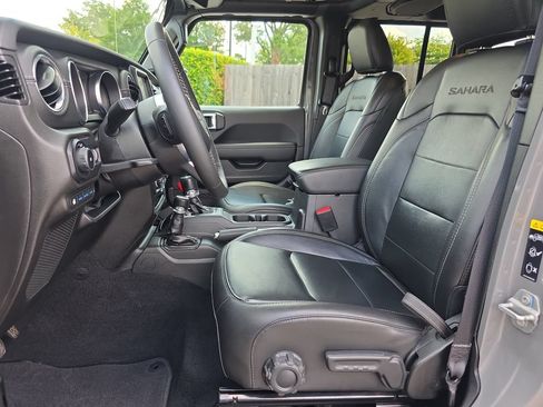 Used 2023 Jeep Wrangler Unlimited Sahara w/ Cold Weather Group AWD/4WD image 10