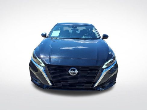 Used 2025 Nissan Altima 2.5 SV FWD image 2