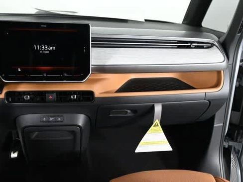 New 2025 Volkswagen ID. Buzz Pro S image 19