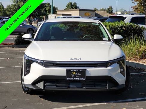 New 2025 Kia K4 LXS image 2
