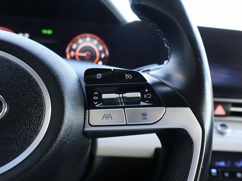 Certified 2022 Hyundai Elantra Limited image 29