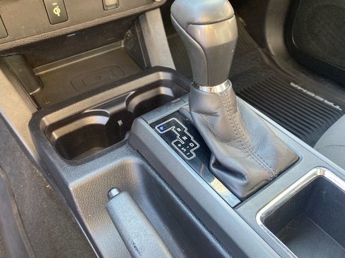 Used 2017 Toyota Tacoma TRD Off-Road image 30