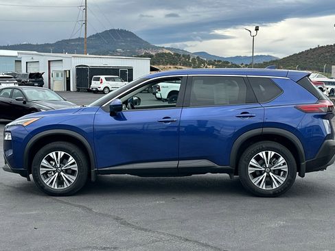 Used 2021 Nissan Rogue SV image 8