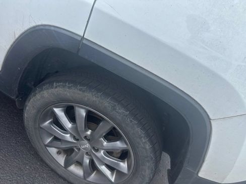 Used 2018 Jeep Cherokee Limited FWD image 6