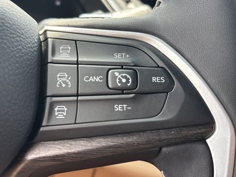 Used 2023 Jeep Grand Cherokee L Limited w/ Luxury Tech Group II RWD image 25