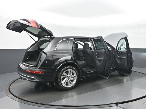 Used 2023 Audi Q7 2.0T Premium Plus w/ Premium Plus Package AWD/4WD image 38